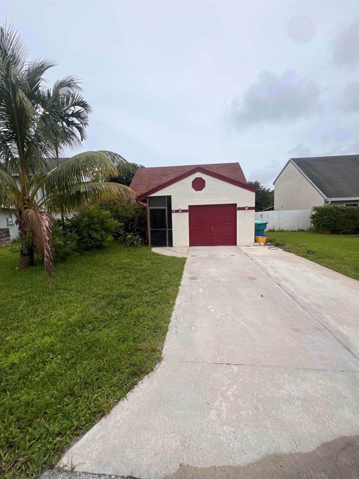 Homes for sale in Boynton Beach, FL | 39 E Tara Lakes Dr E, Boynton Beach, FL 33436 | MLS# R11108414