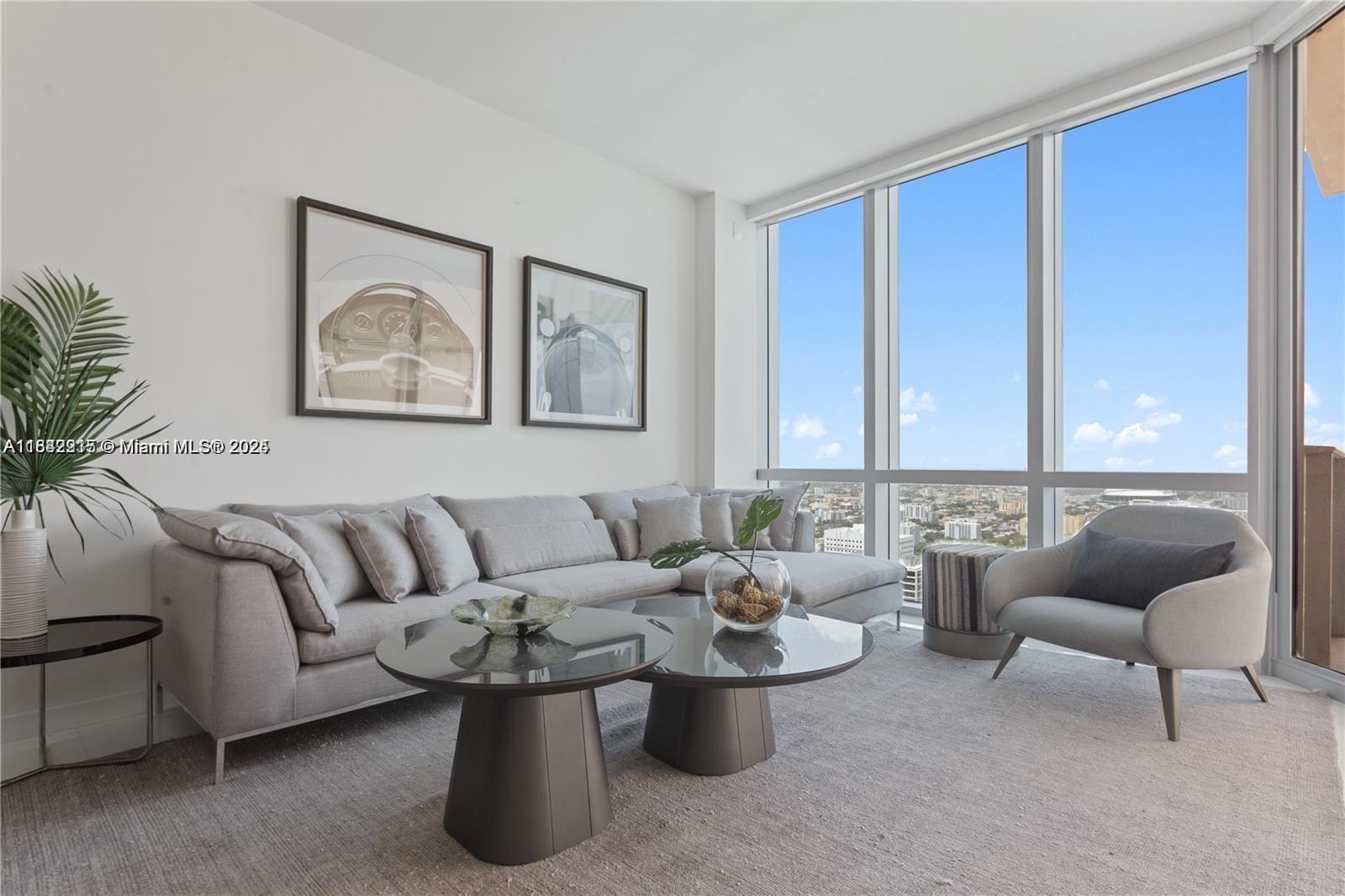Apartamento à Venda em Miami, FL