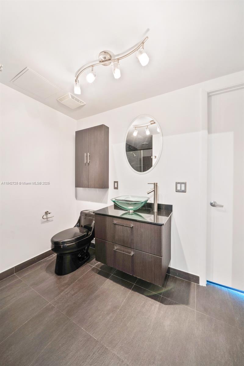 690 SW 1st Court #1001, Miami FL 33130
