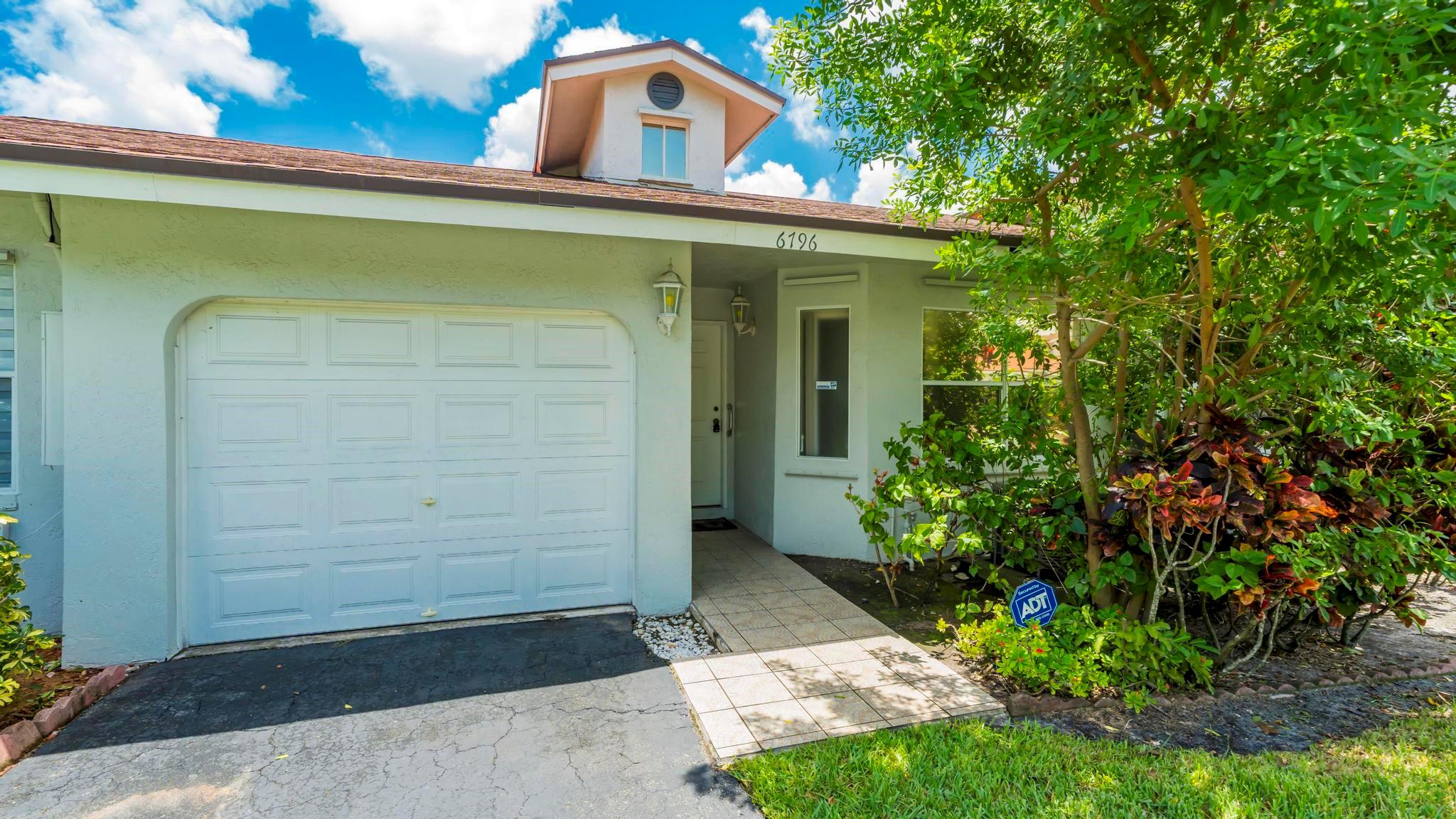 6796 N Pine Island Rd 6796 FL