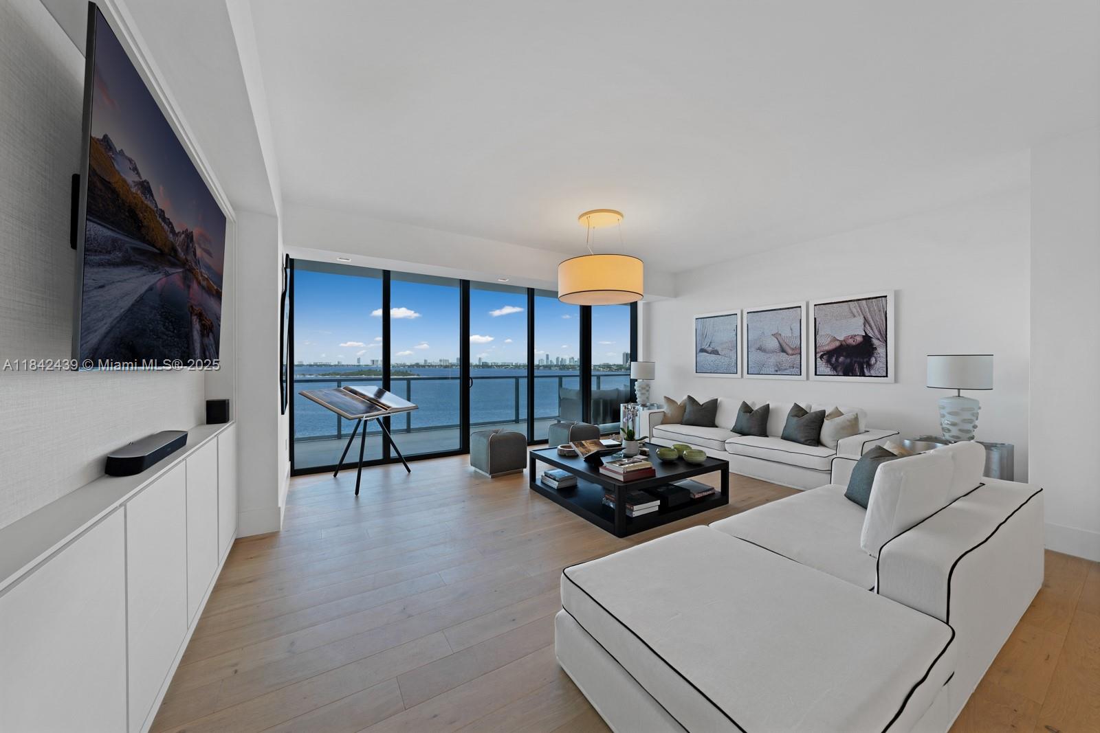 Condo for Sale in Miami, FL