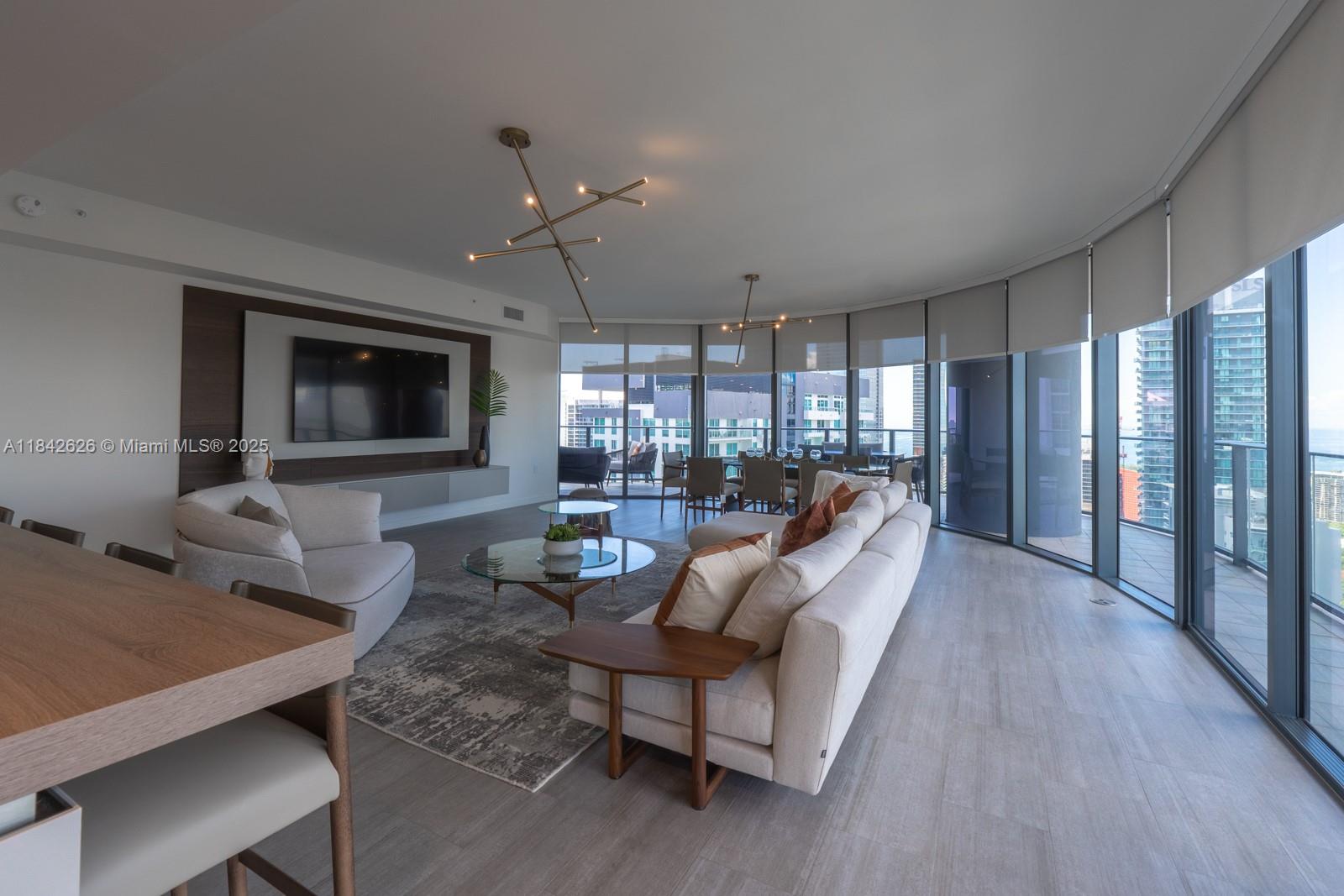 1000 Brickell Plz #4502, Miami FL 33131