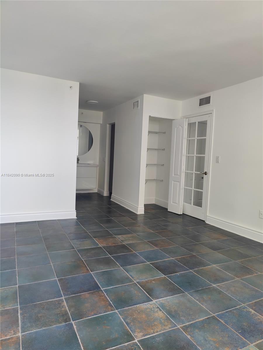 555 NE 30th St 601