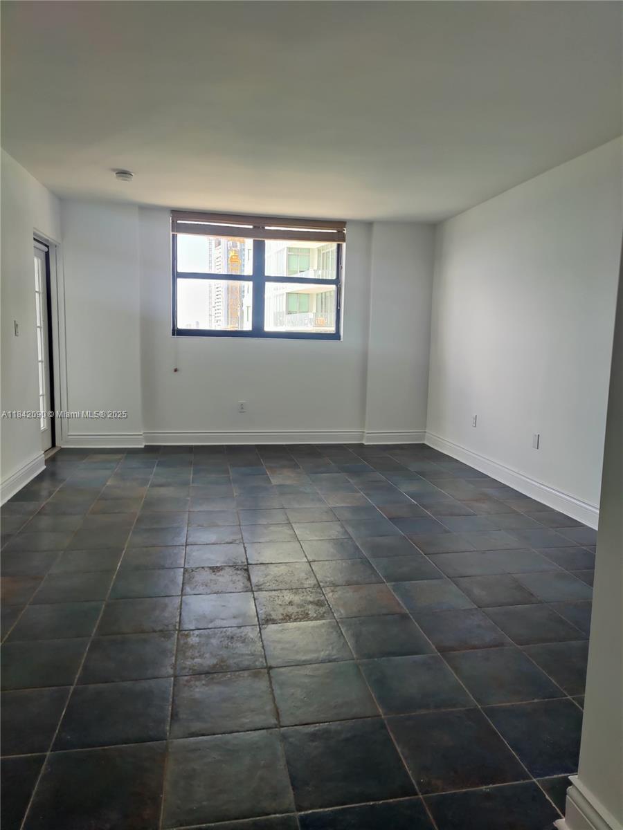 555 NE 30th St 601