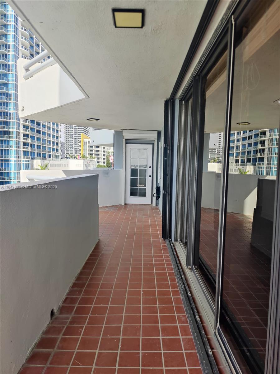 555 NE 30th St 601