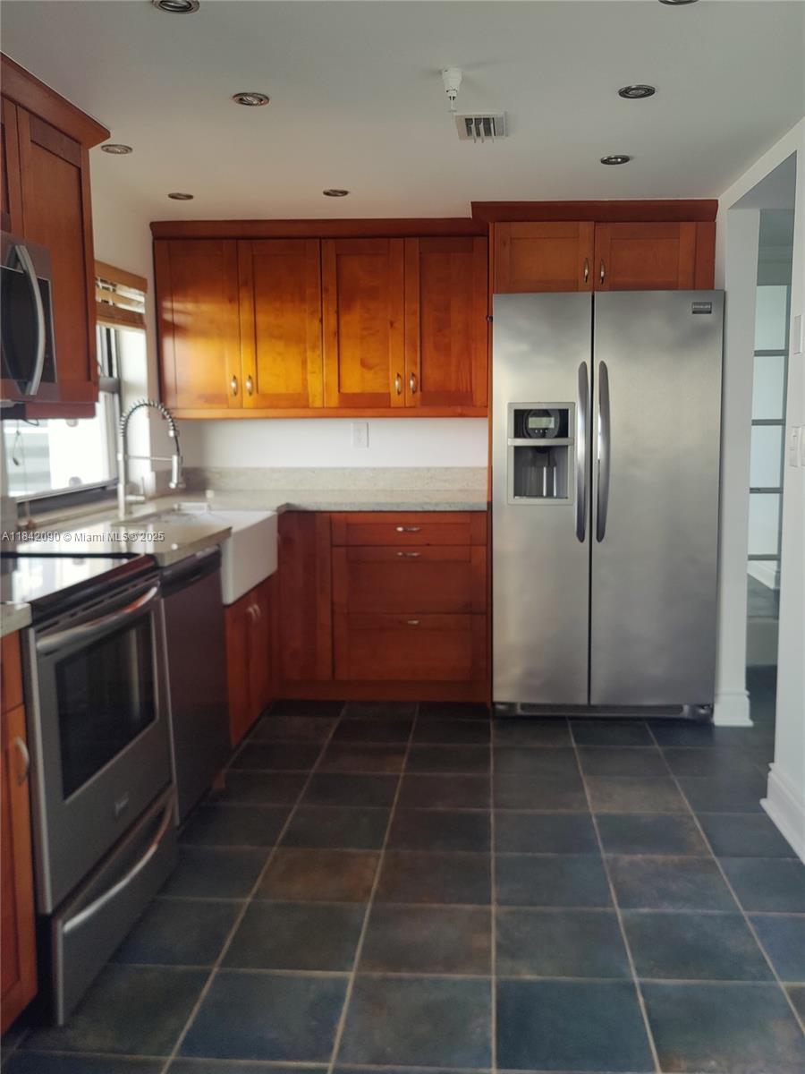 555 NE 30th St 601