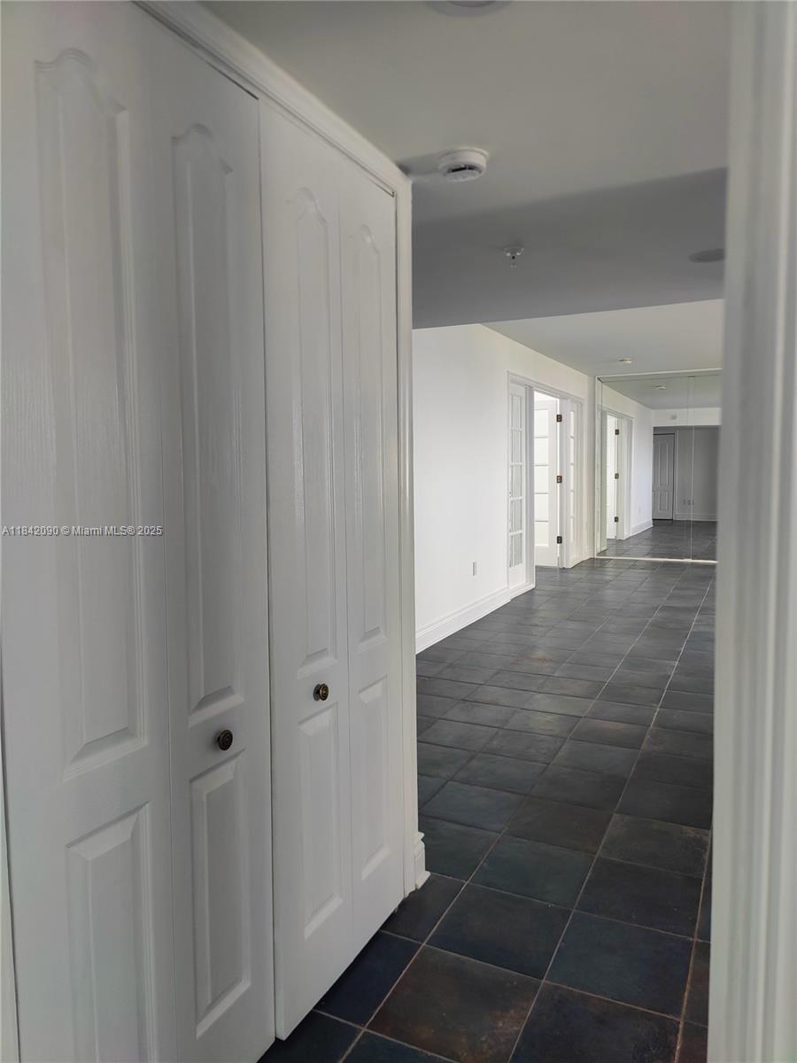 555 NE 30th St 601