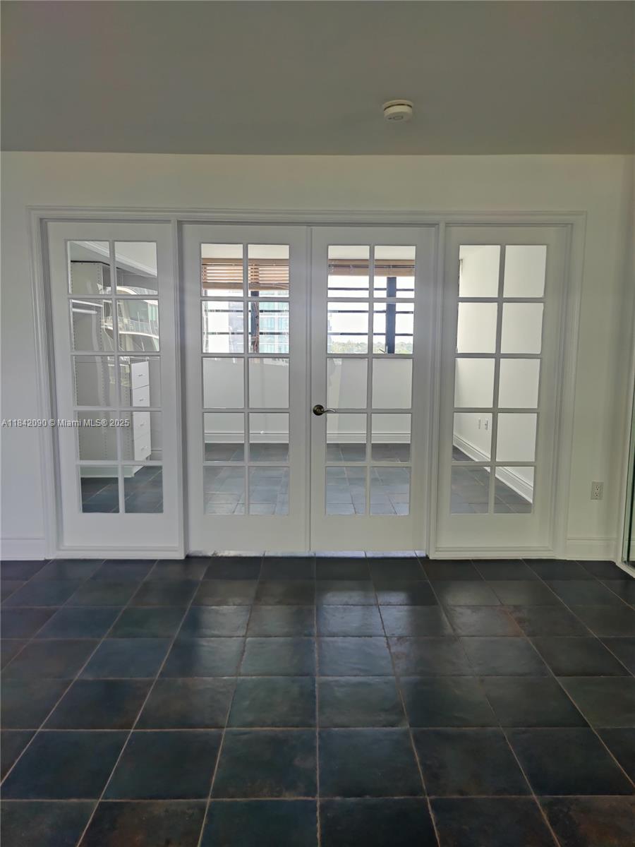 555 NE 30th St 601