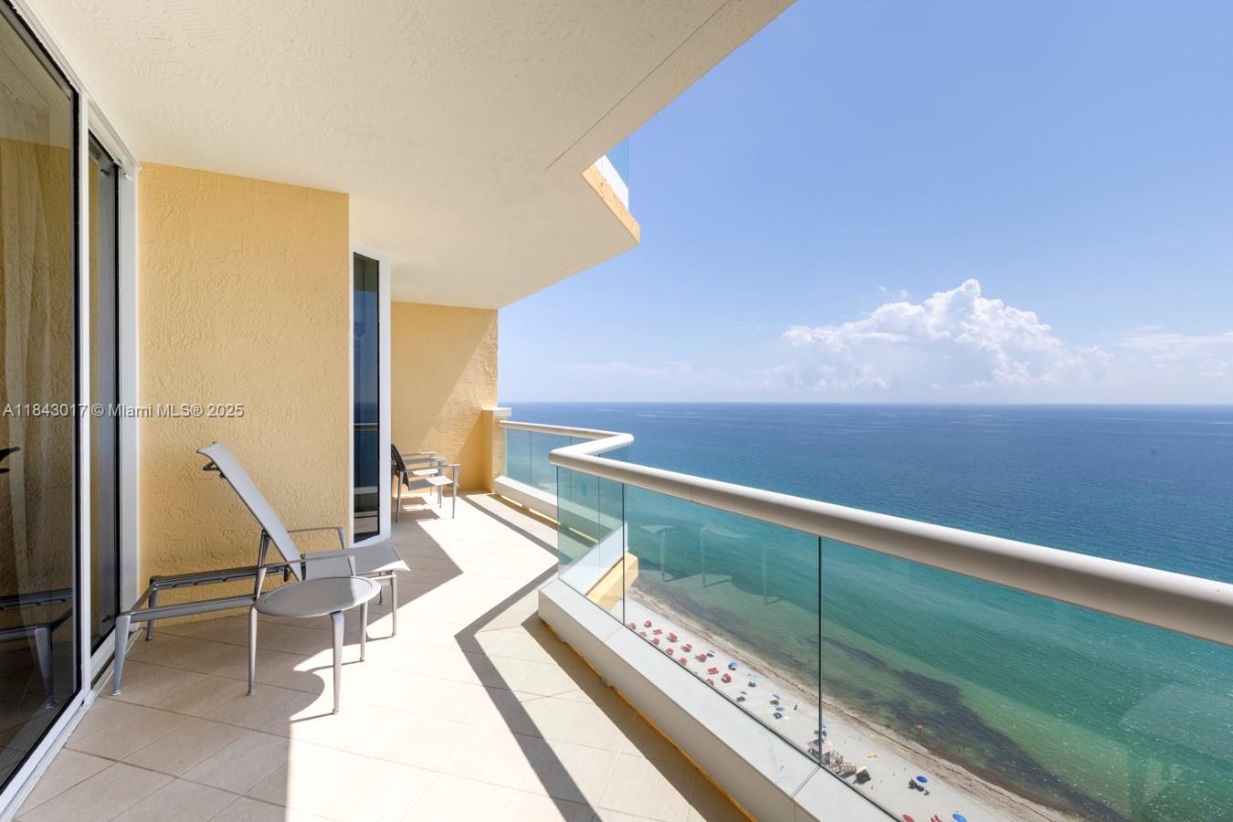 Apartamento à Venda em Sunny Isles Beach, FL