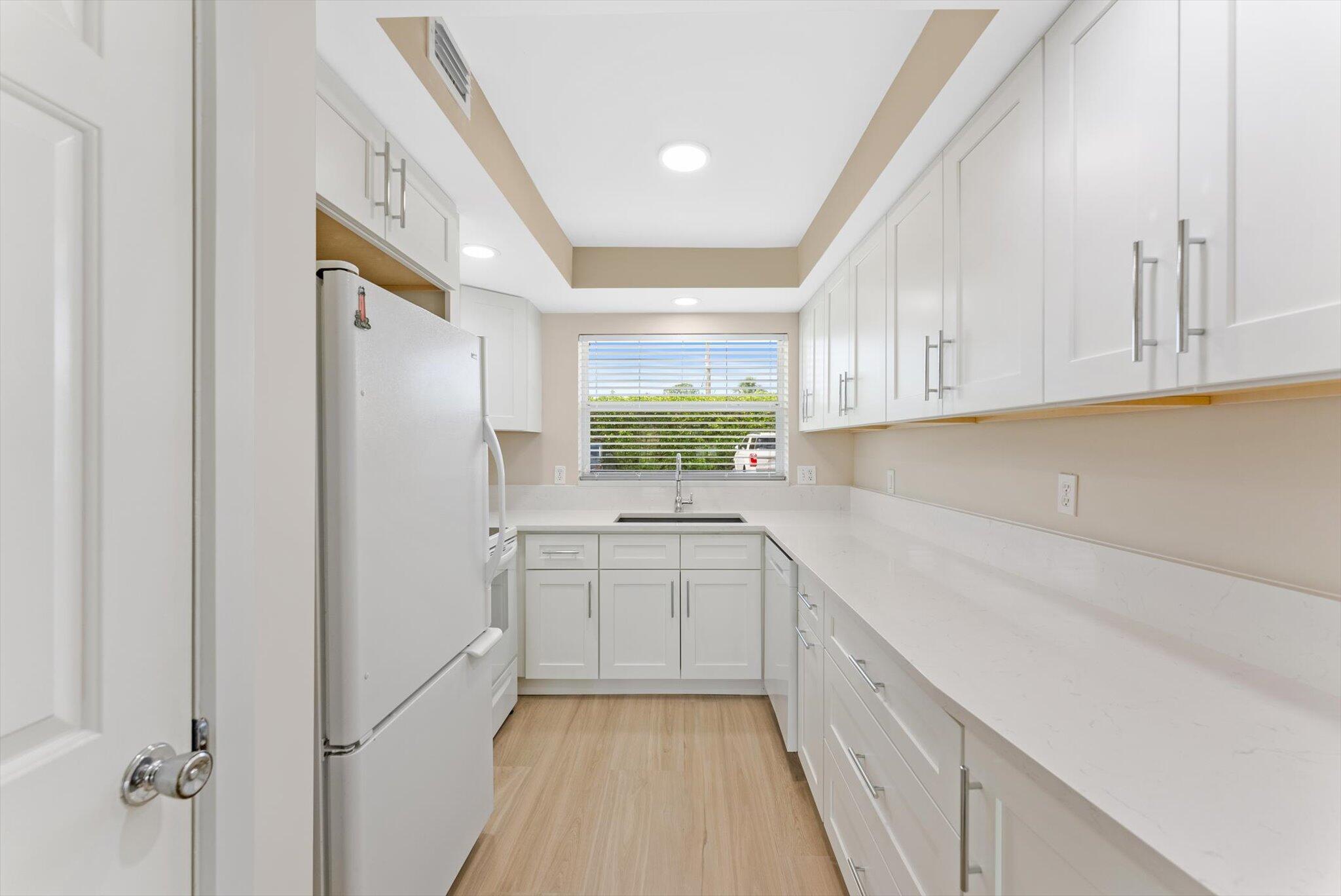 Image to showcase the property located at 478 Tequesta Drive 115