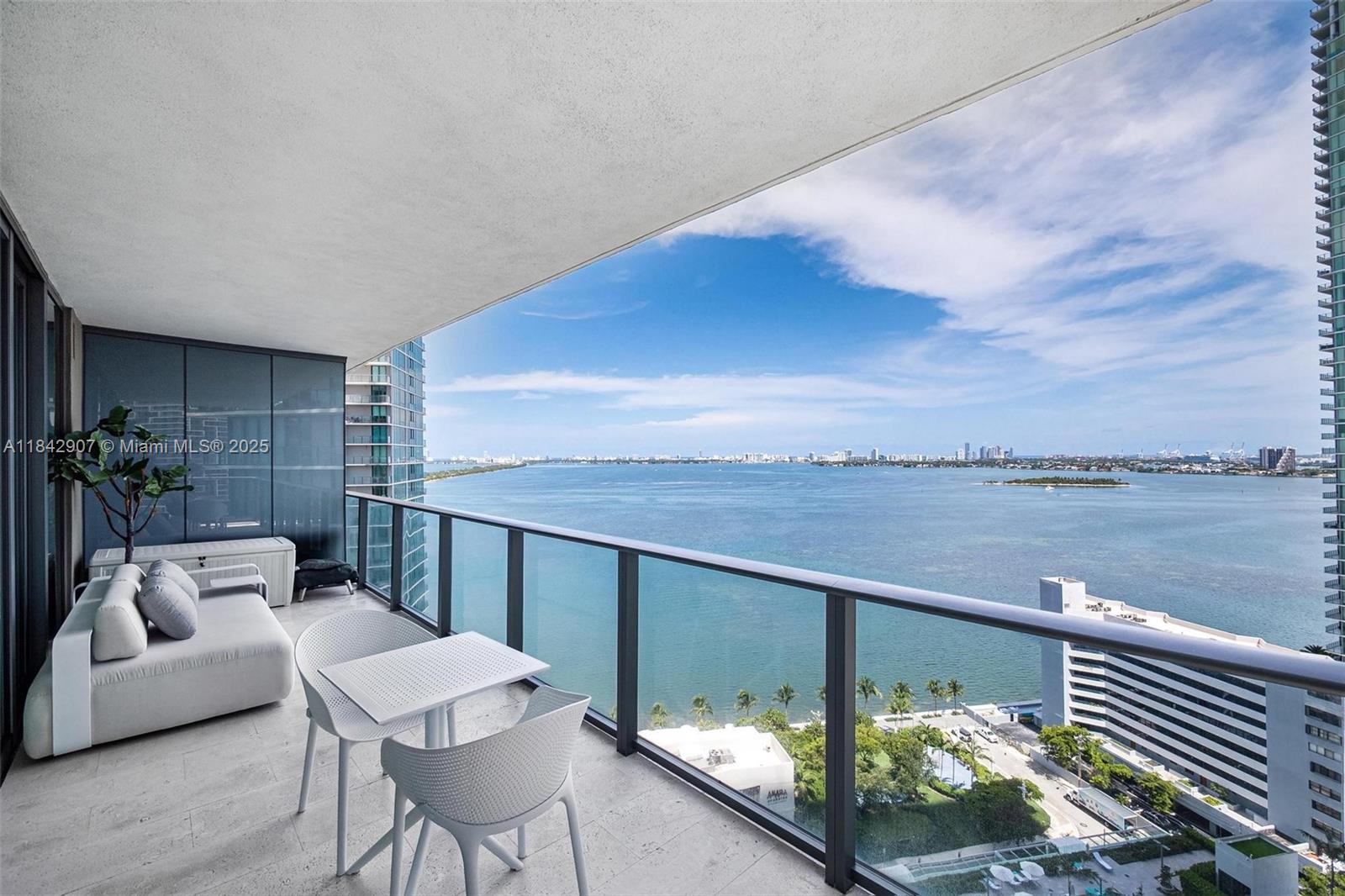 Apartamento para Alugar em Miami, FL