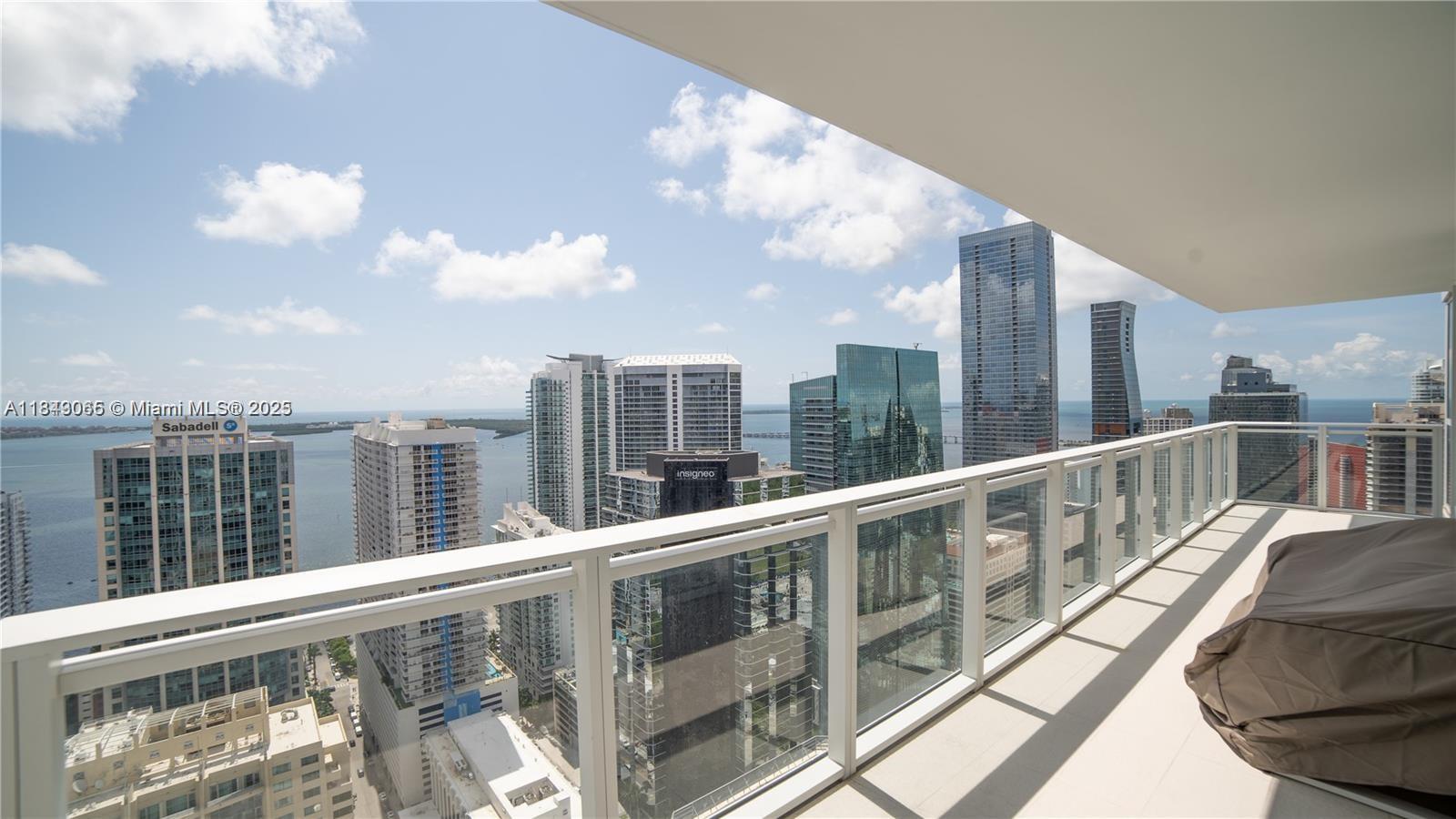 Apartamento para Alugar em Miami, FL