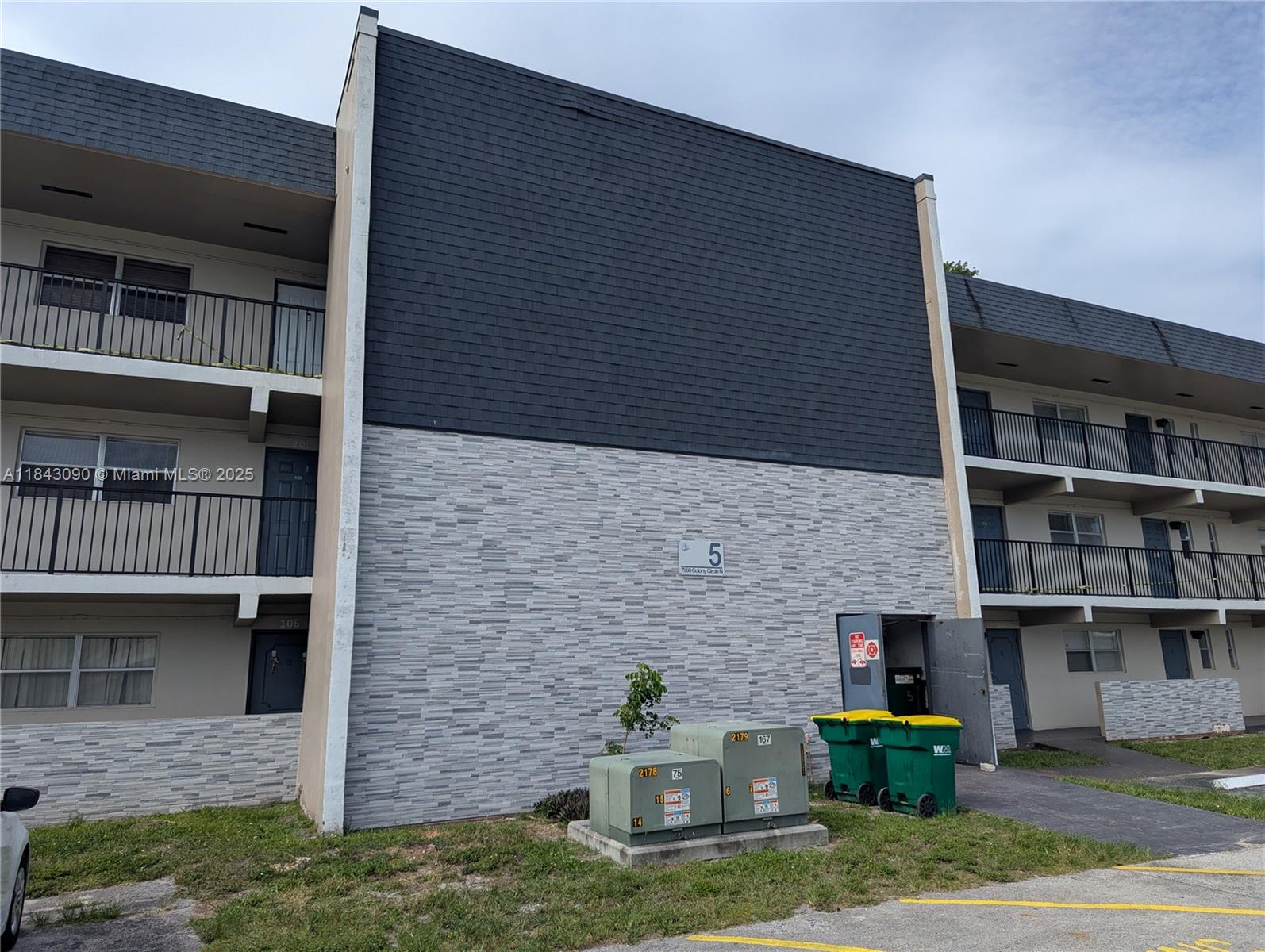 7960 N Colony Cir 201 FL