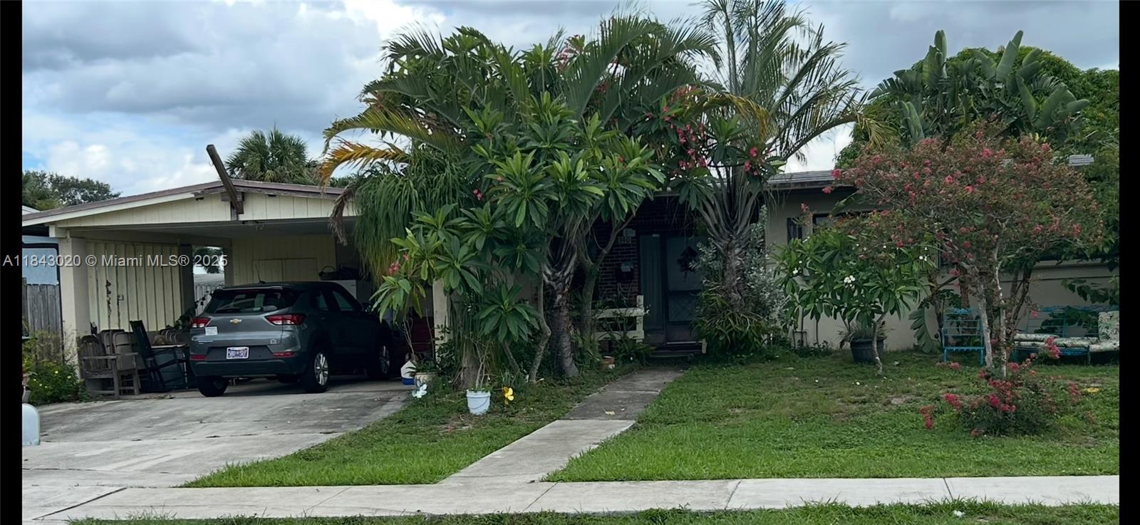 340 Bayside Rd, Palm Springs, Florida 33461