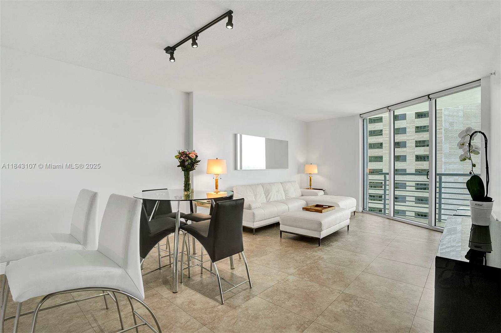 335 S Biscayne Blvd #2910, Miami FL 33131