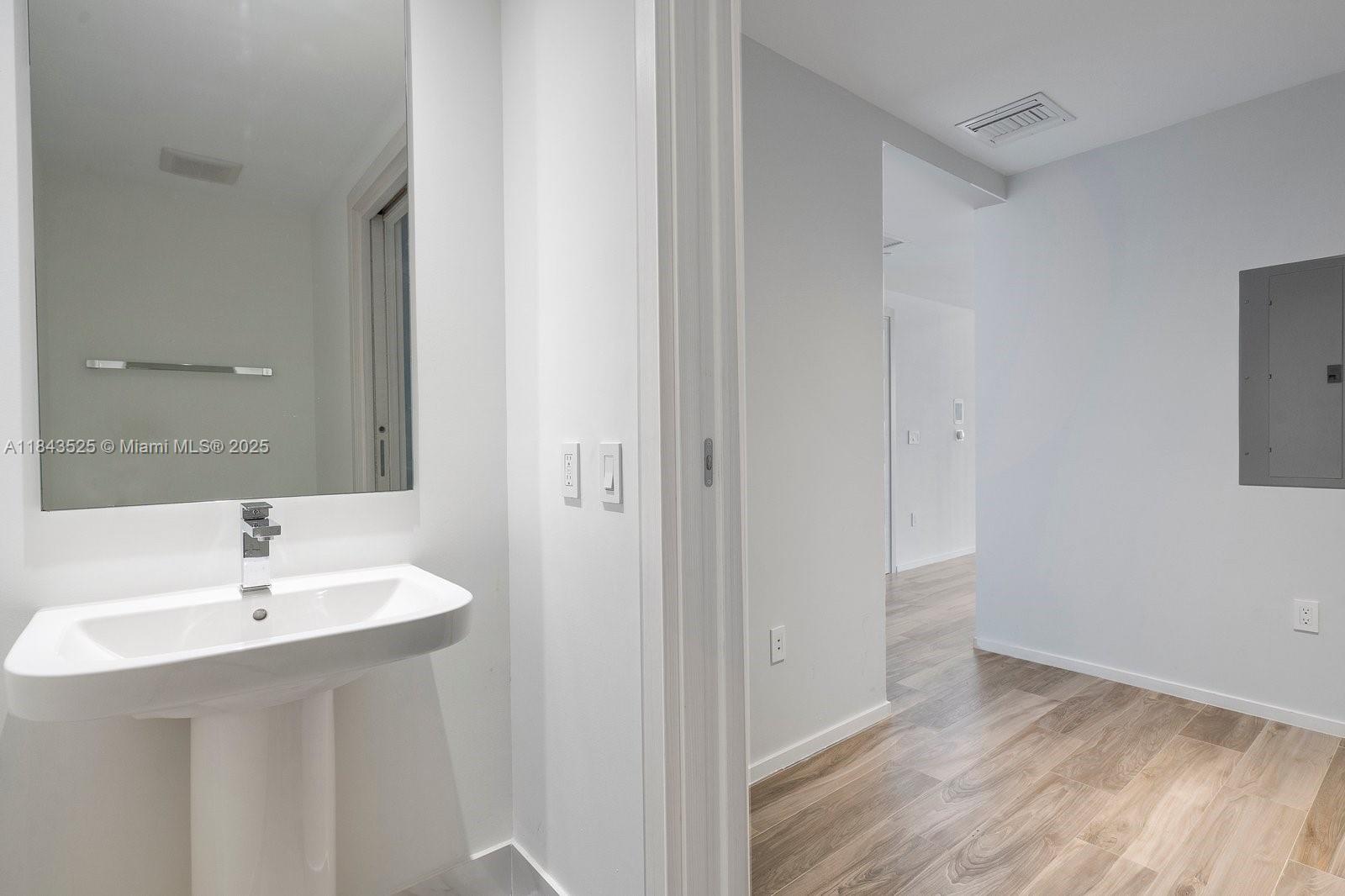 801 S Miami Ave #2402, Miami FL 33130