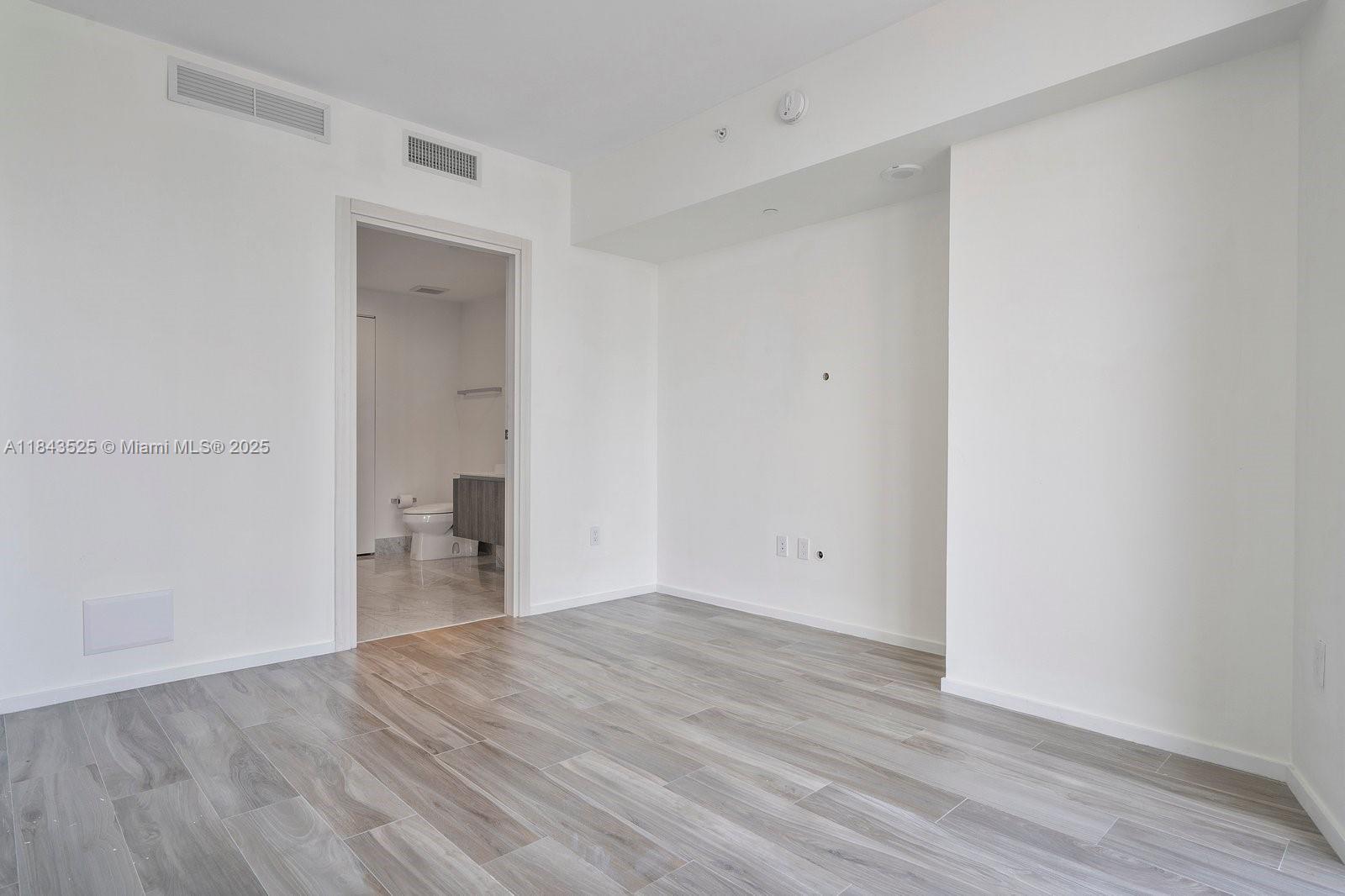 801 S Miami Ave #2402, Miami FL 33130