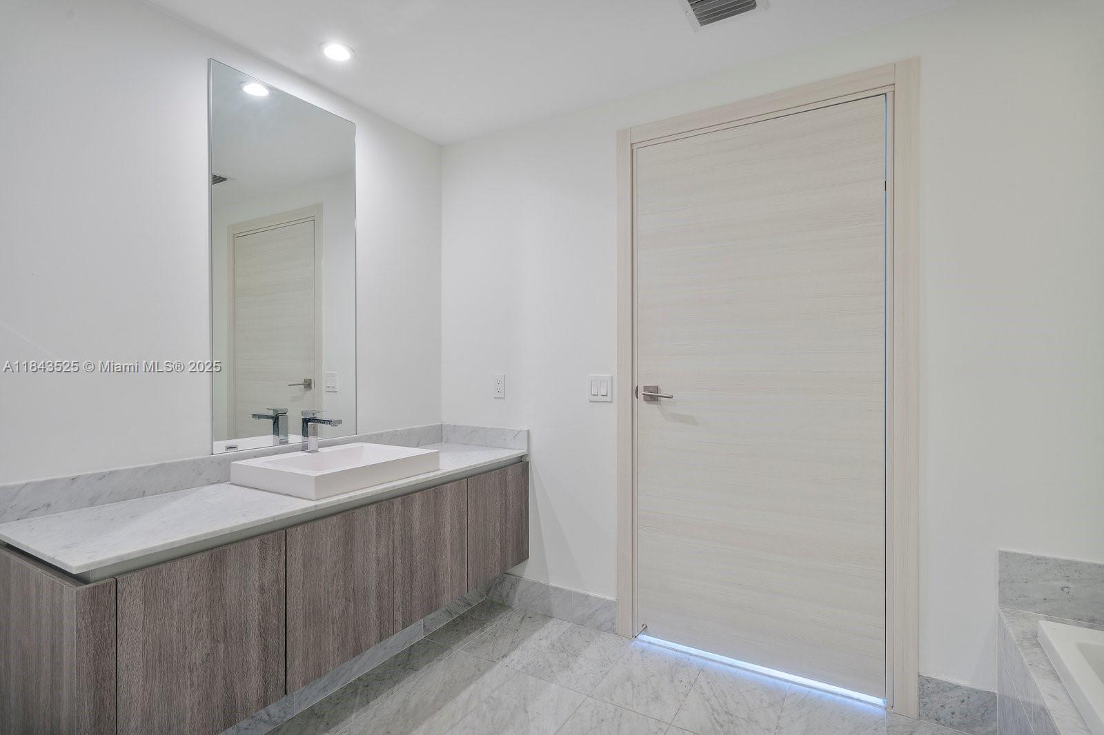 801 S Miami Ave #2402, Miami FL 33130