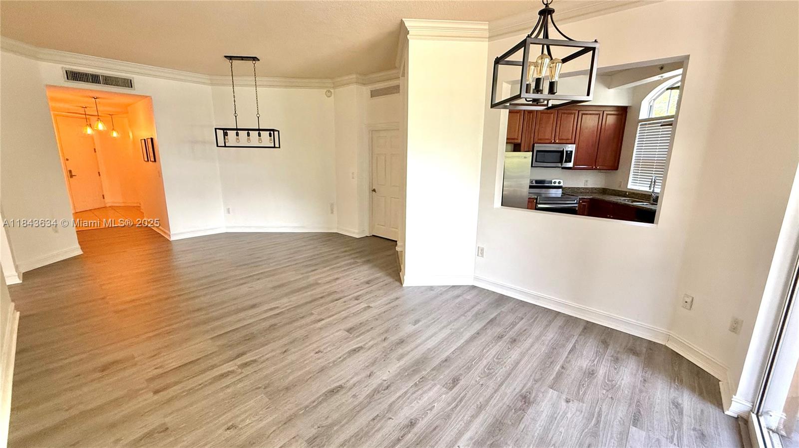 3001 NE 185th St #201, Aventura FL 33180