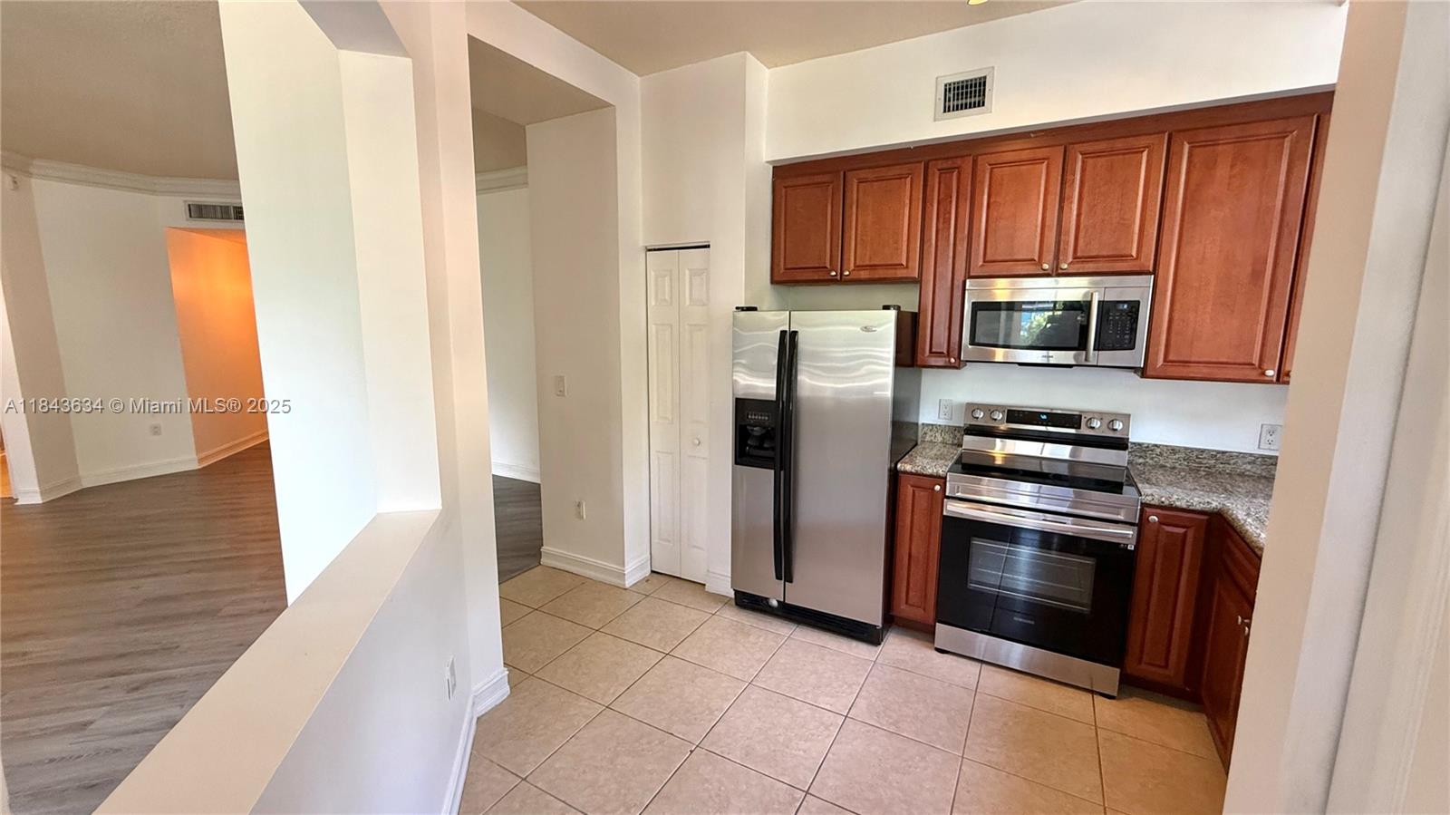 3001 NE 185th St #201, Aventura FL 33180