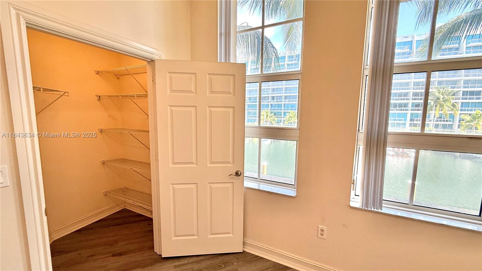 3001 NE 185th St #201, Aventura FL 33180