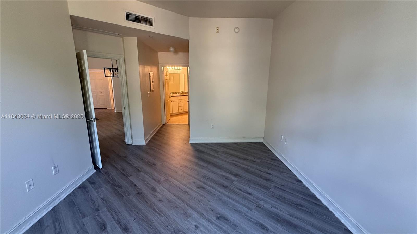 3001 NE 185th St #201, Aventura FL 33180