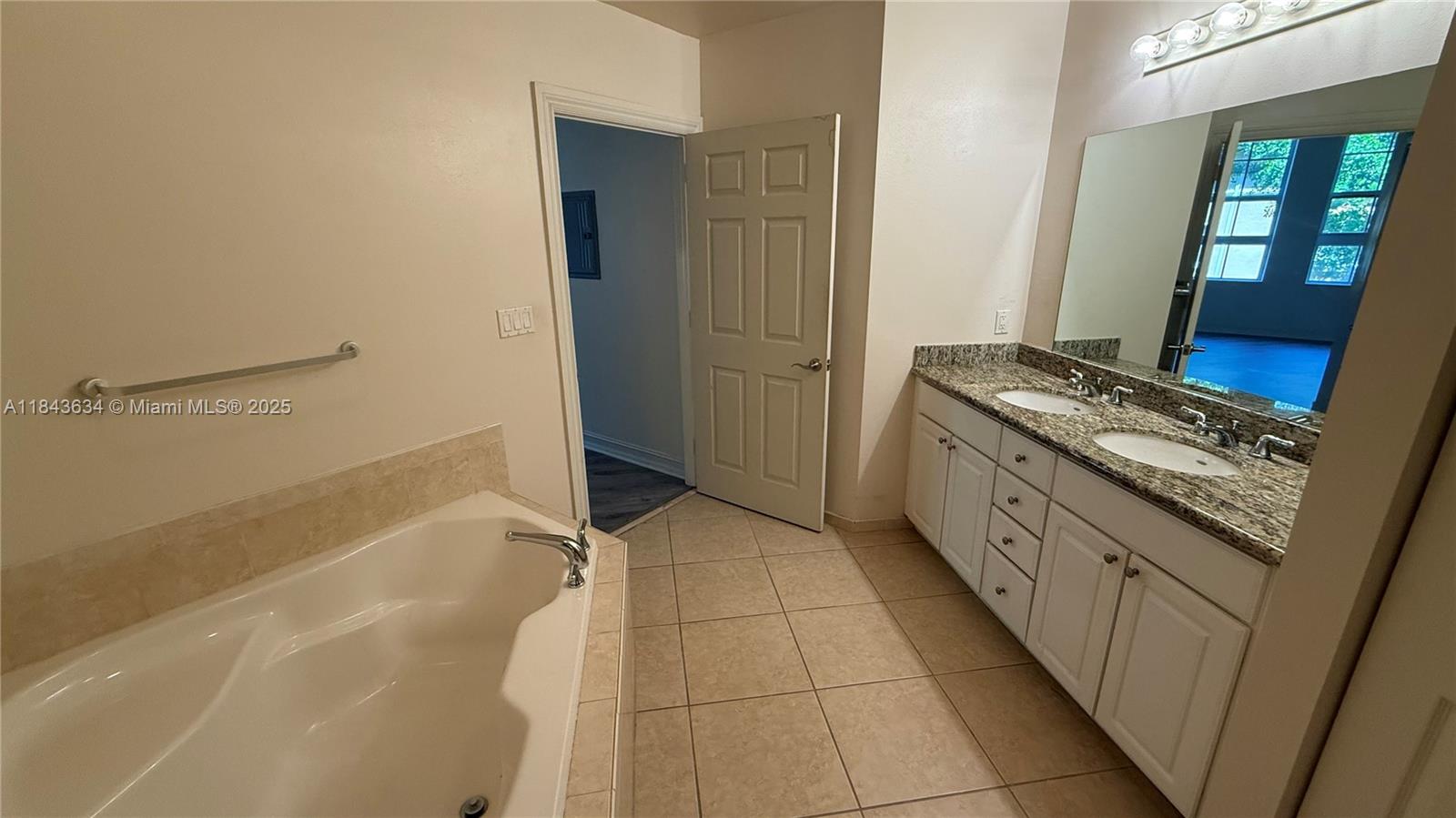 3001 NE 185th St #201, Aventura FL 33180