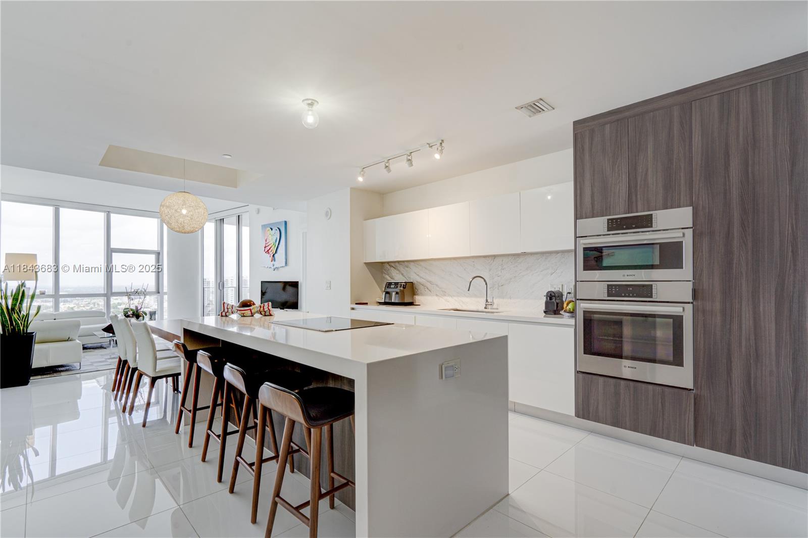 Apartamento à Venda em Miami, FL
