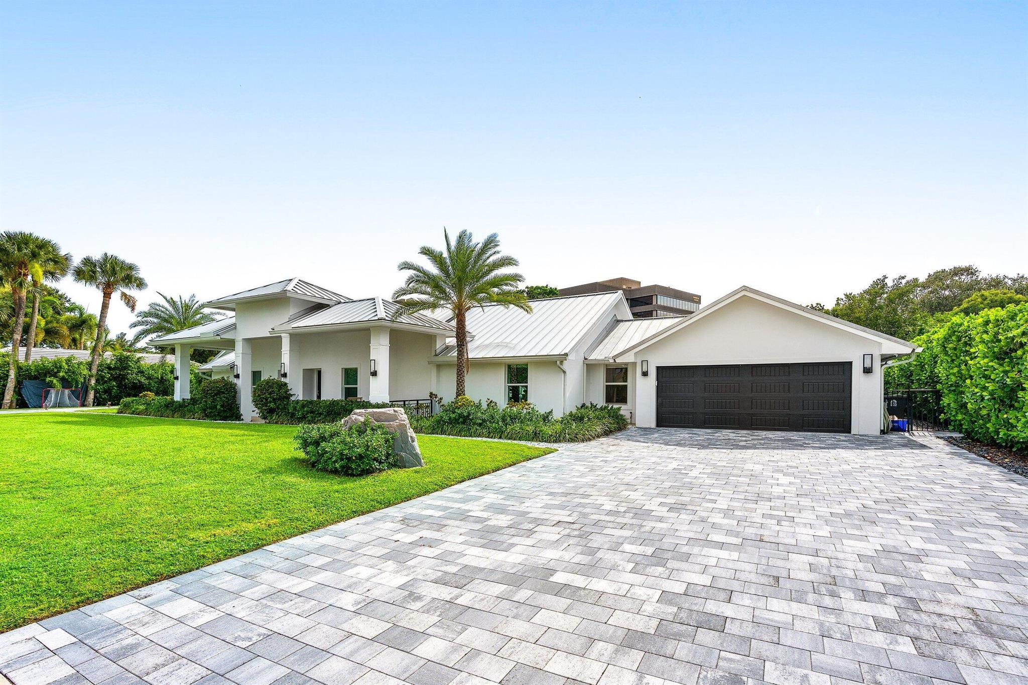 Image to showcase the property located at 11863 Lake Shore Place