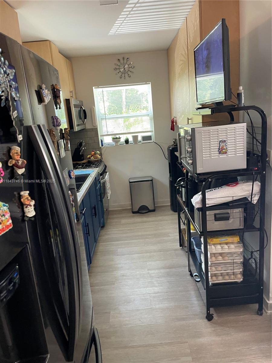 551 Ave Del Sur