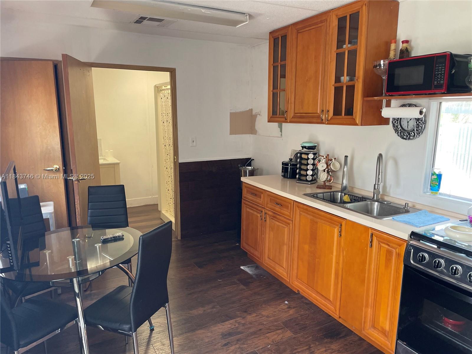 551 Ave Del Sur