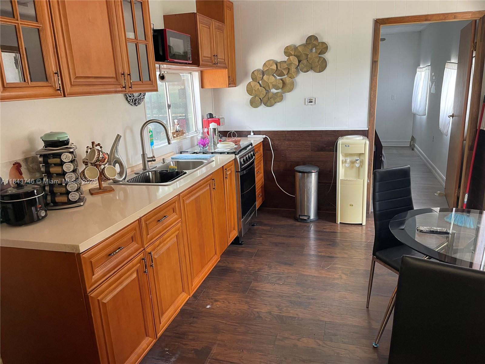 551 Ave Del Sur