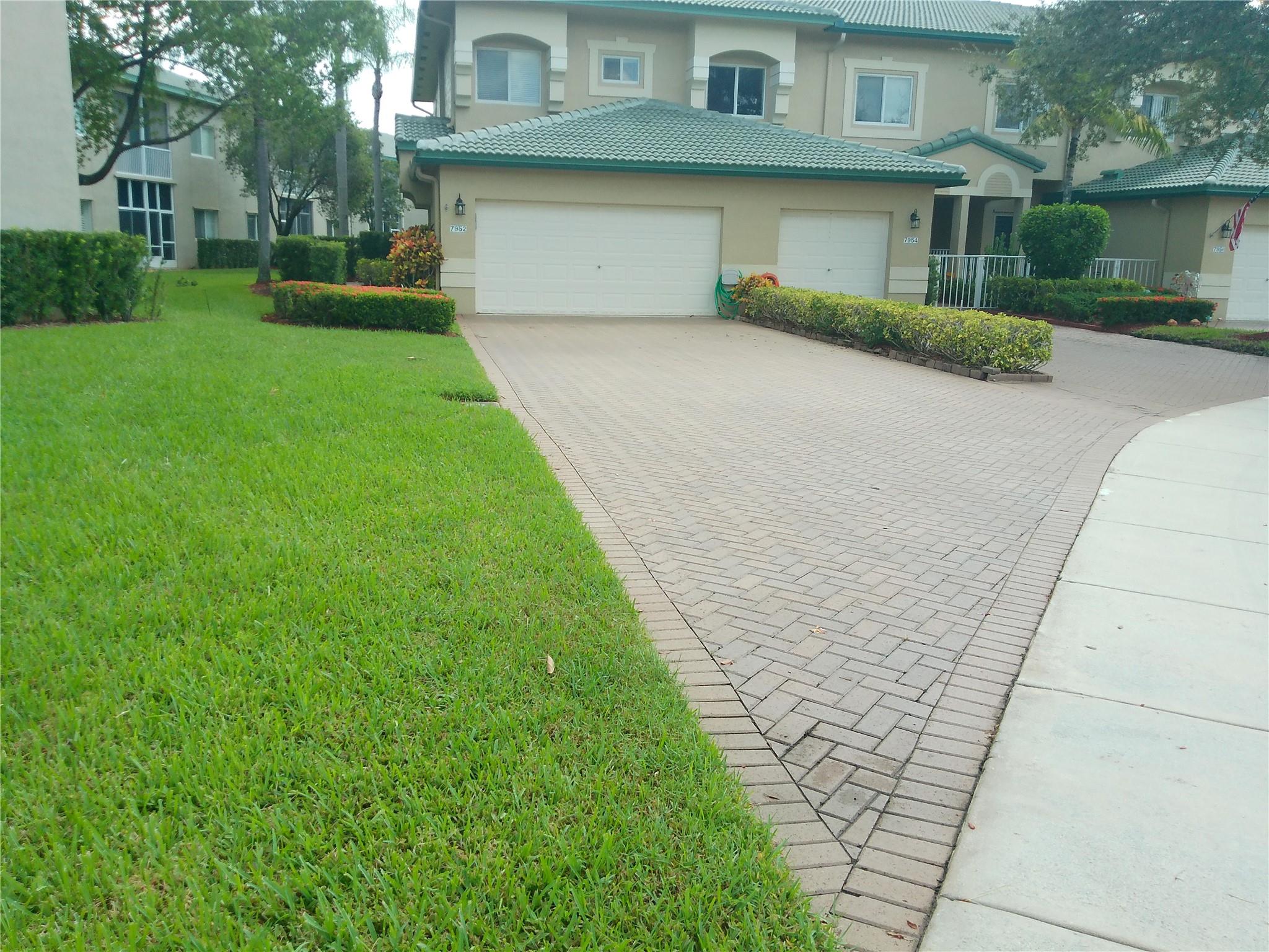 7952 Exeter Cir Unit 201, Tamarac, Florida 33321