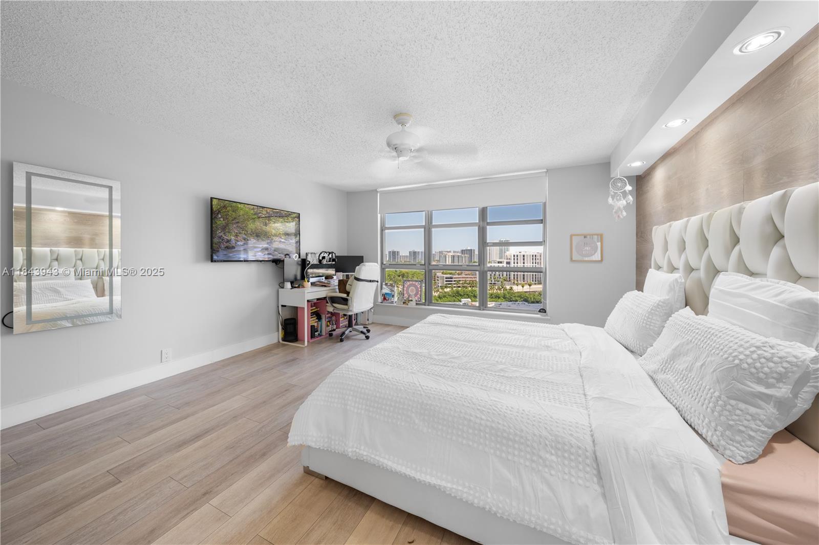 3530 Mystic Pointe Dr #1406, Aventura FL 33180