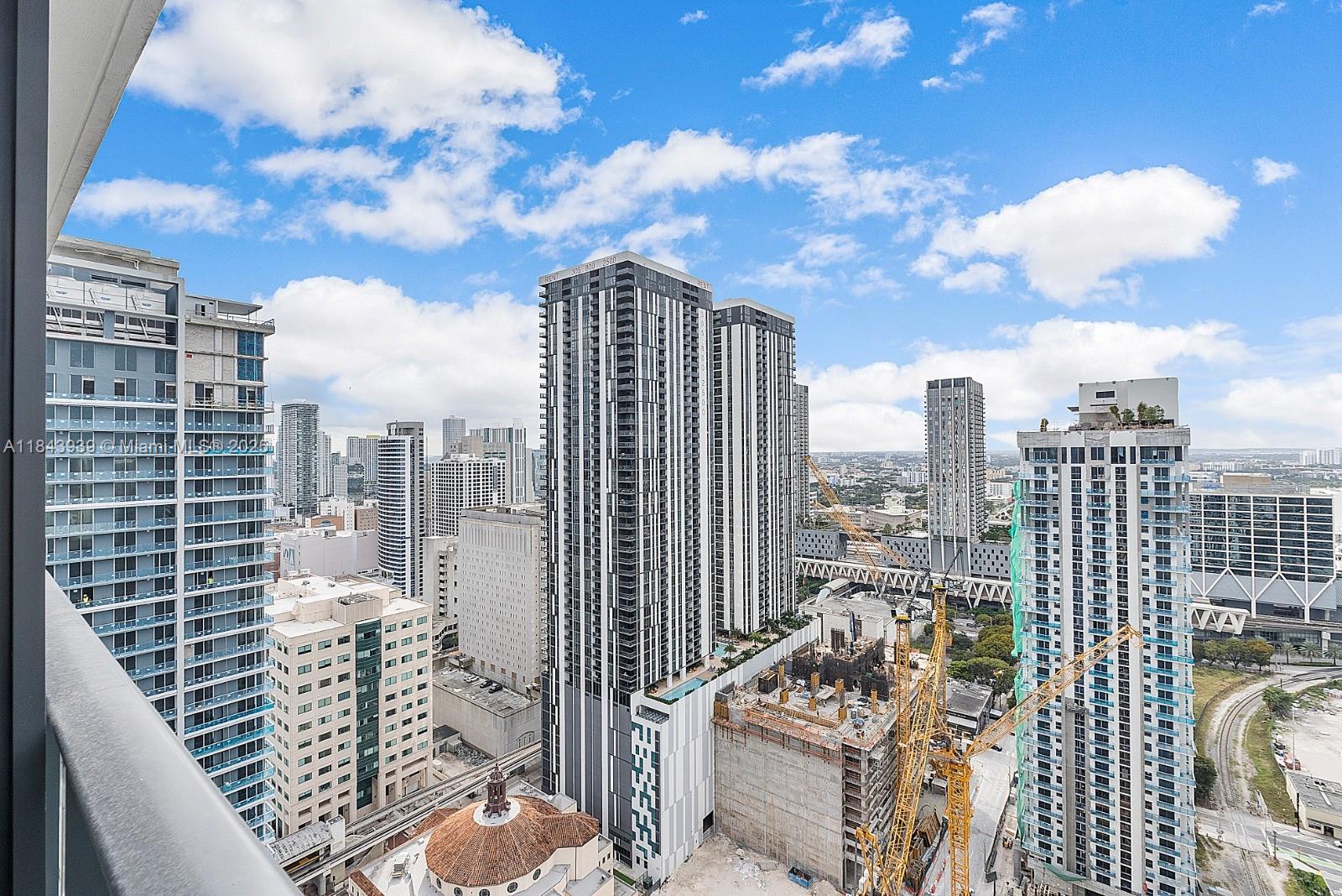 Condo for Sale in Miami, FL
