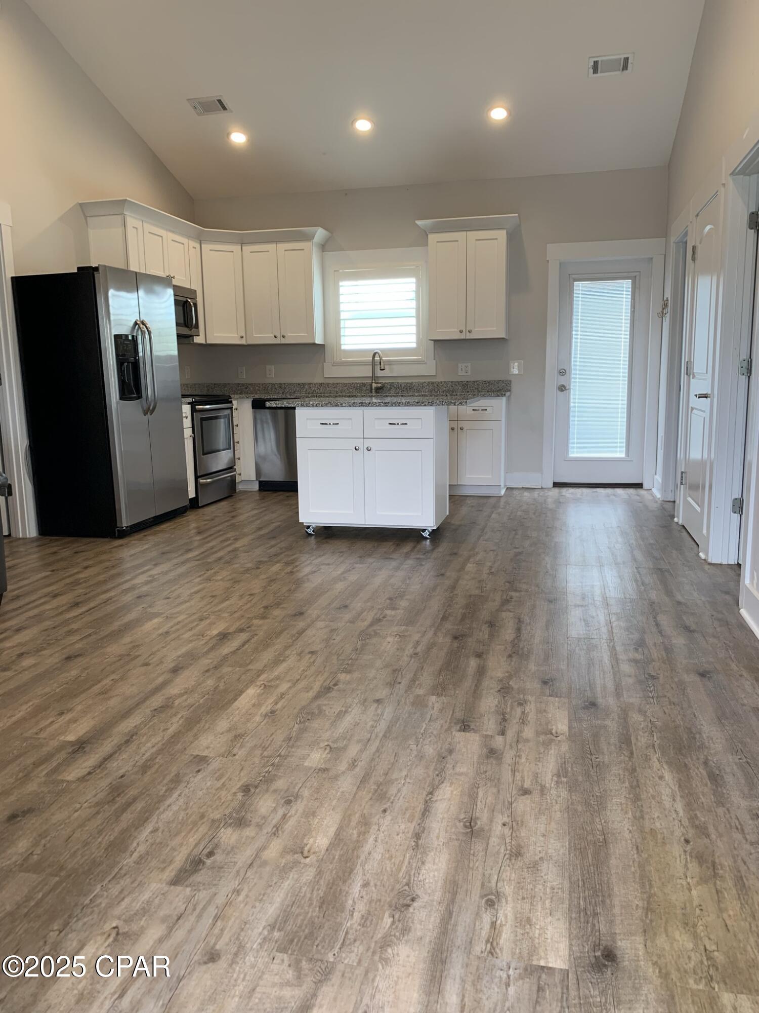 Image 3 For 325 Governor Drive