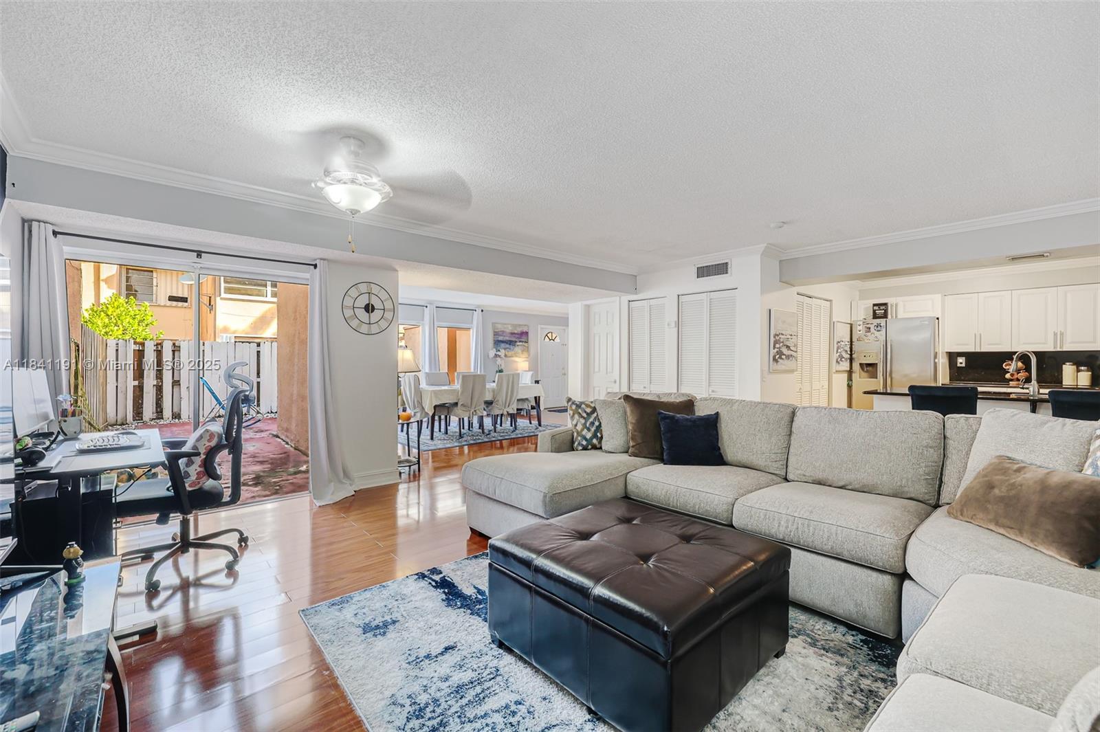 Lake & Tennis Villas Ph 1