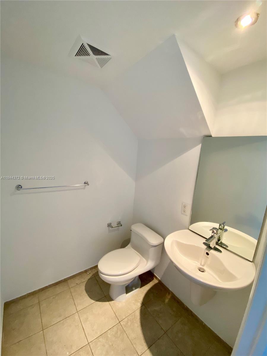 60 SW 13th St #1809, Miami FL 33130