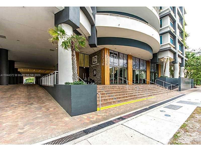 60 SW 13th St #1809, Miami FL 33130