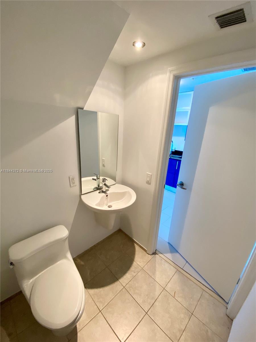 60 SW 13th St #1809, Miami FL 33130