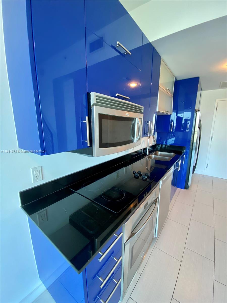 60 SW 13th St #1809, Miami FL 33130