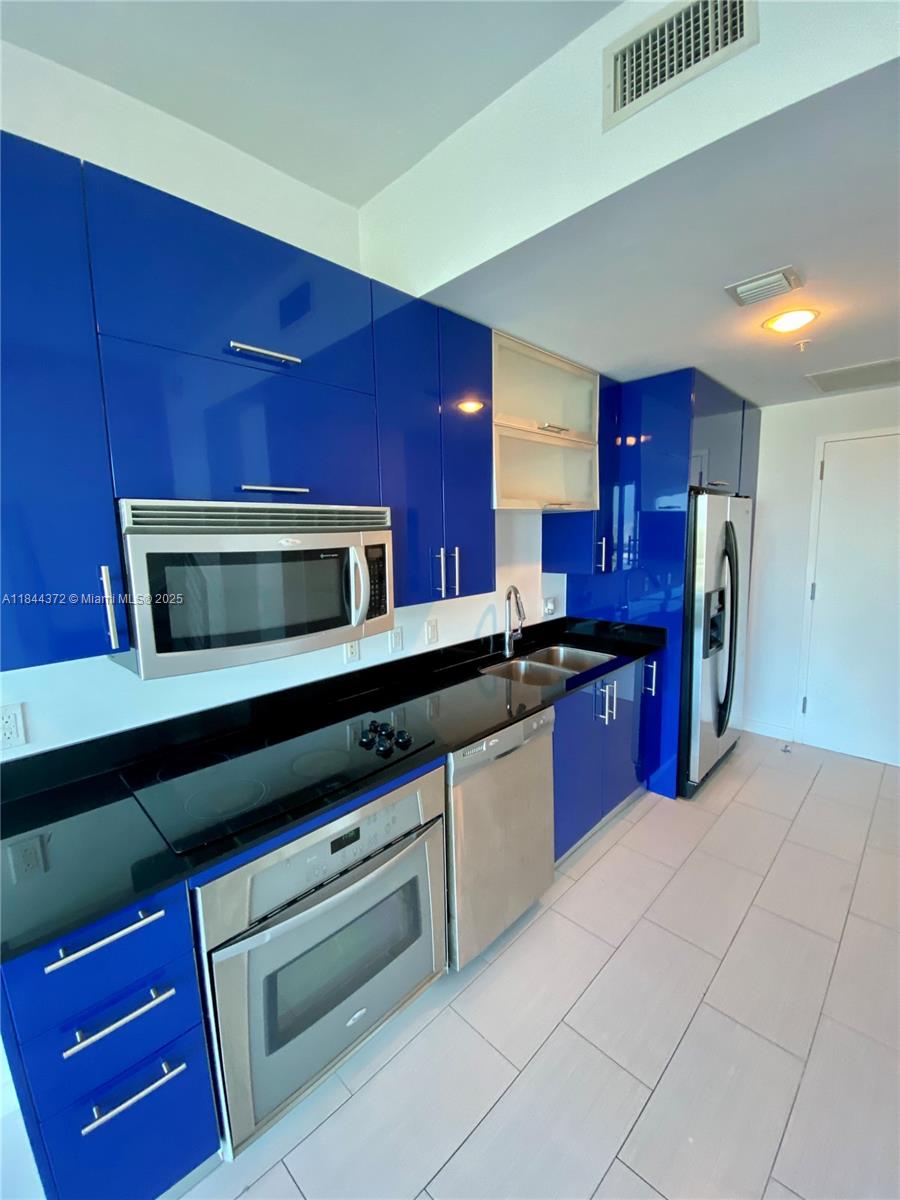 60 SW 13th St #1809, Miami FL 33130