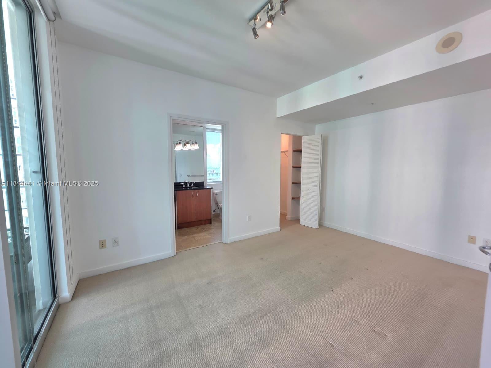 300 S Biscayne Blvd #T-2311, Miami FL 33131