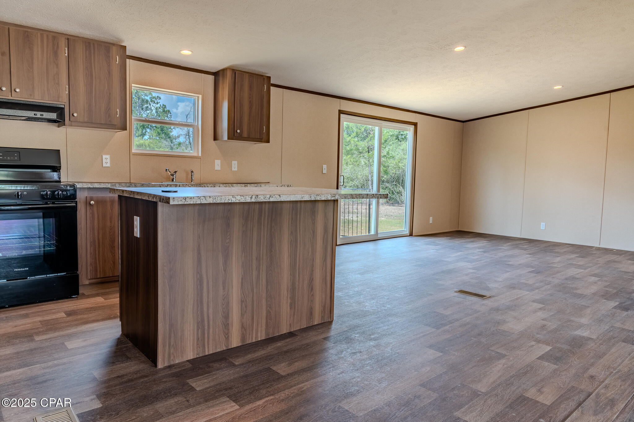 Image 14 For 2833 Vancouver Drive