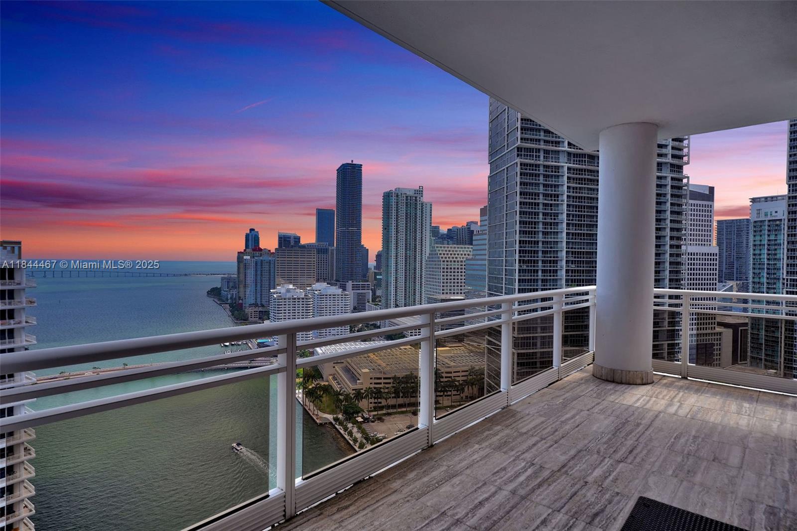 Apartamento para Alugar em Miami, FL