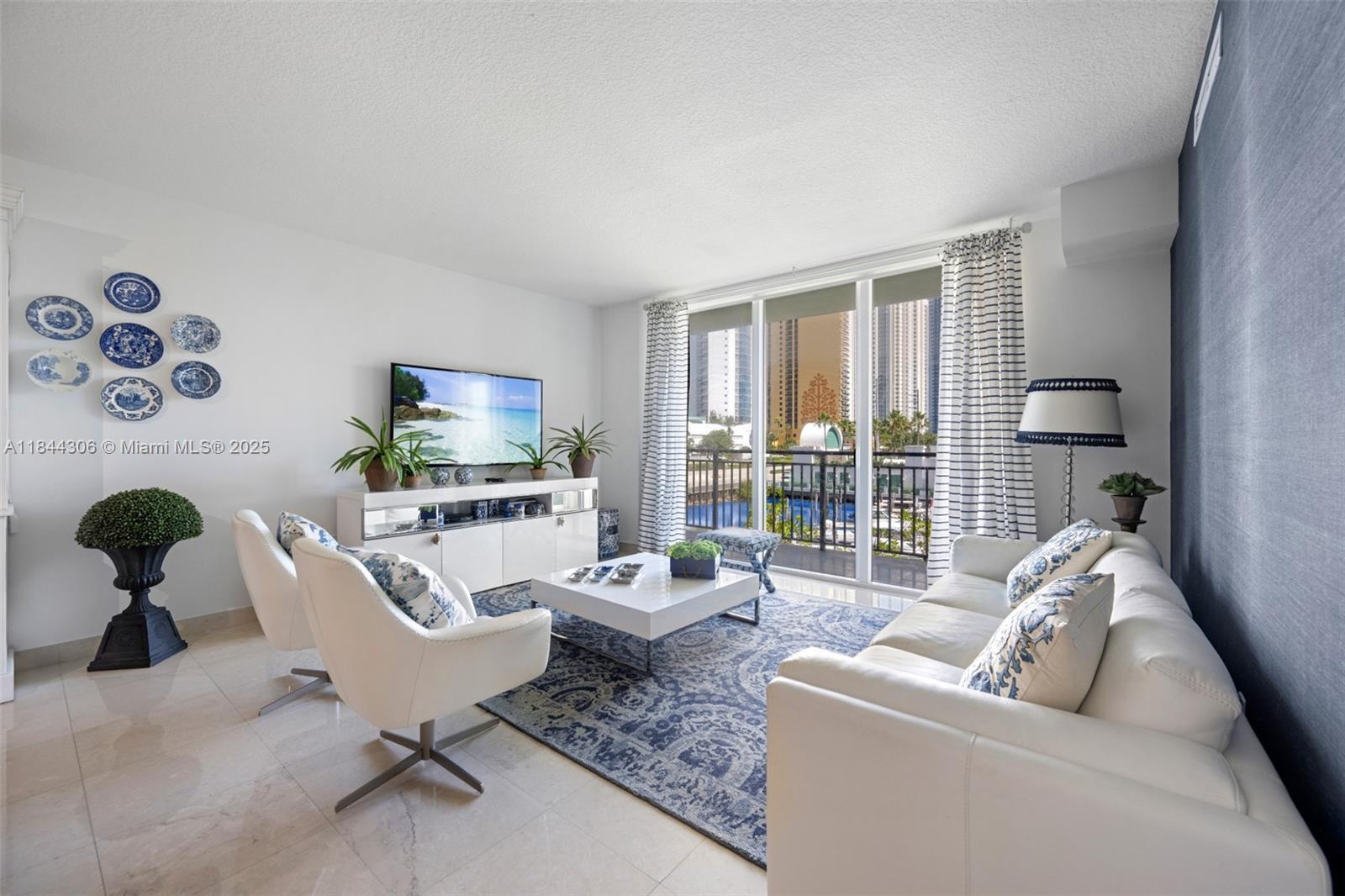 Apartamento à Venda em Sunny Isles Beach, FL