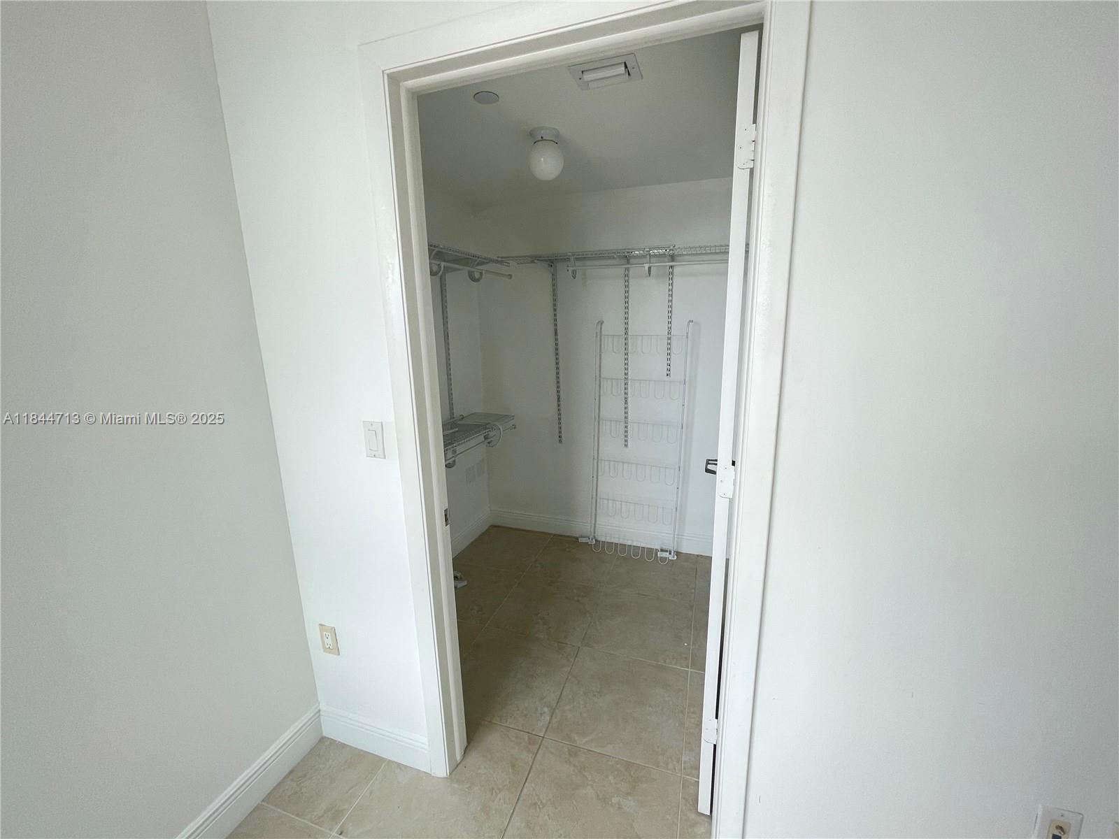 350 S Miami Ave #3709, Miami FL 33130