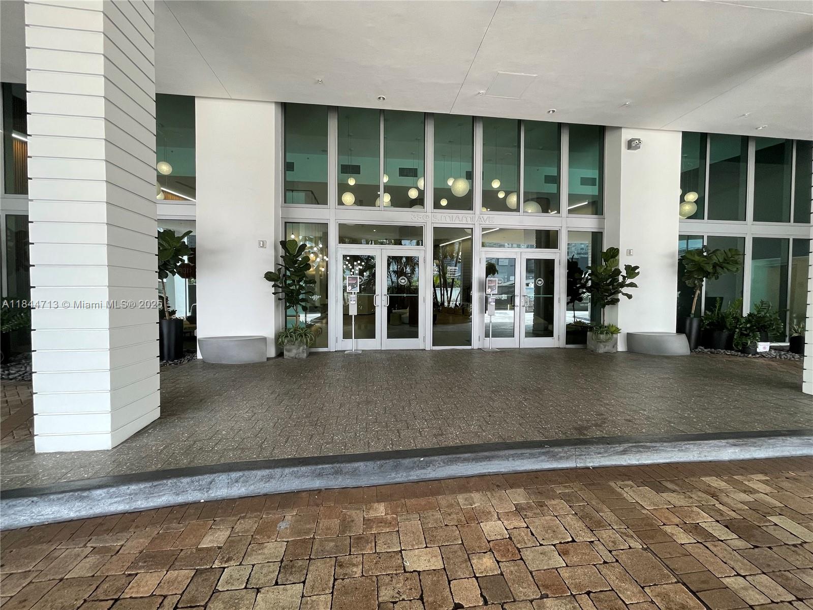350 S Miami Ave #3709, Miami FL 33130