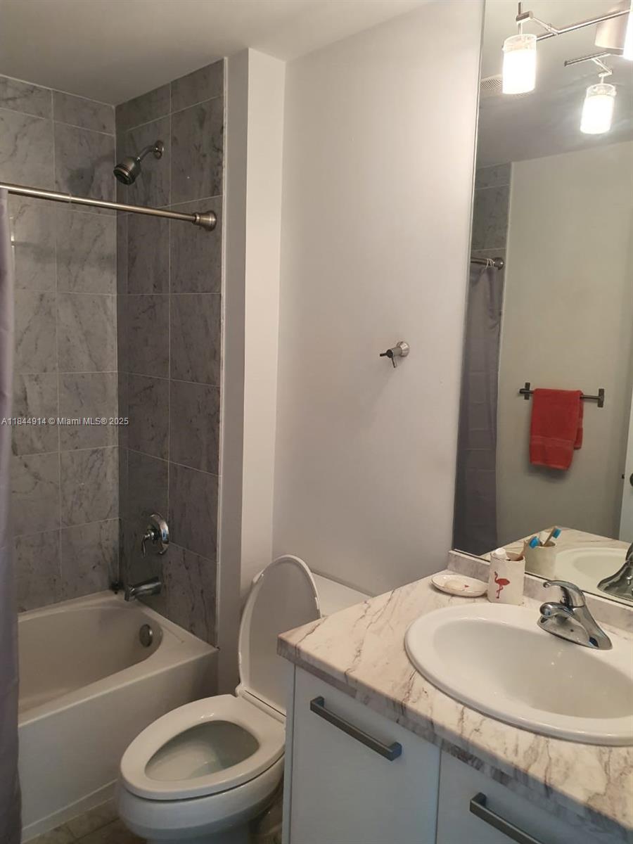 Miami FL 33132 - A11844914