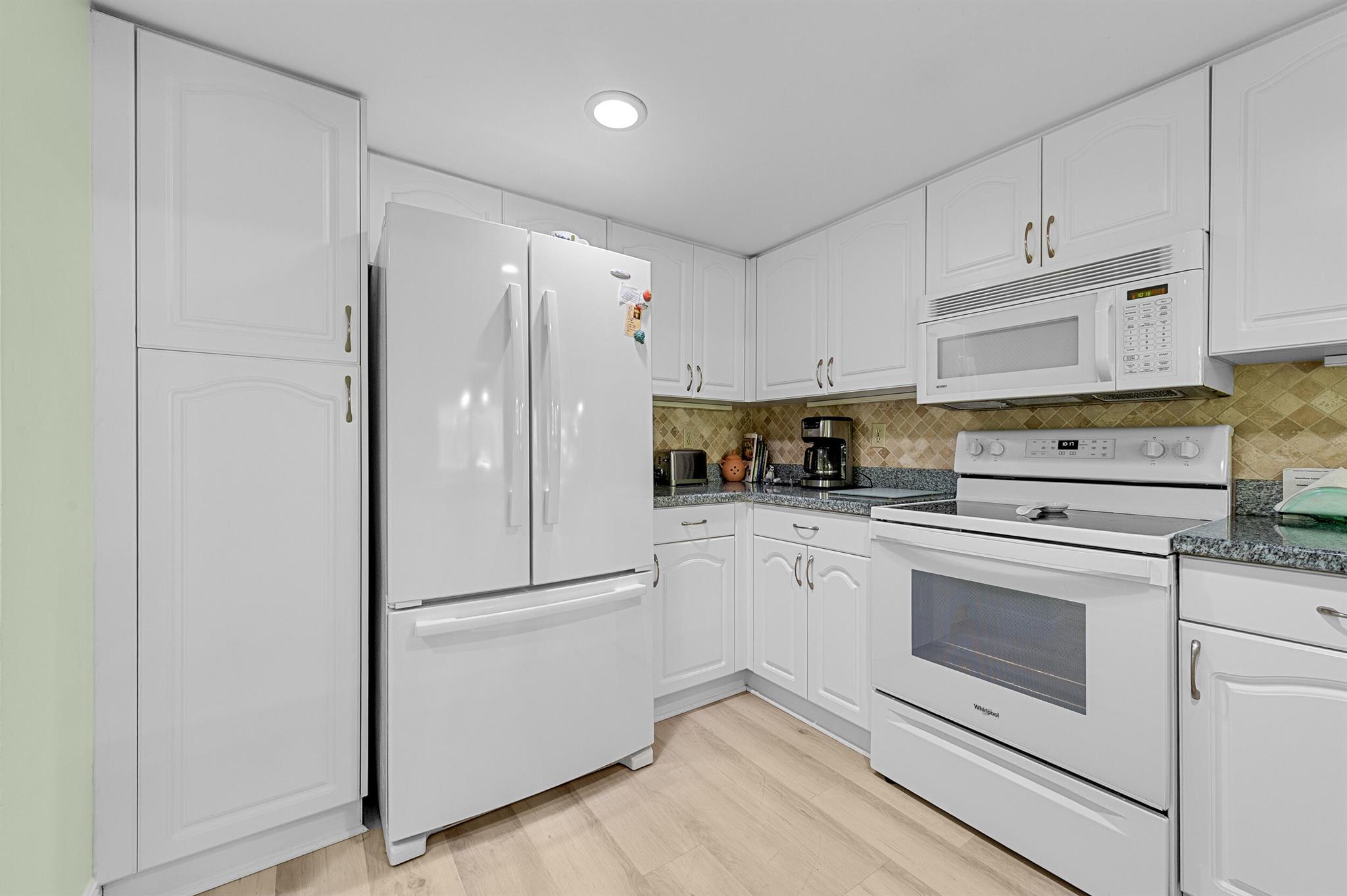 Image to showcase the property located at 215 Oak Harbour Drive